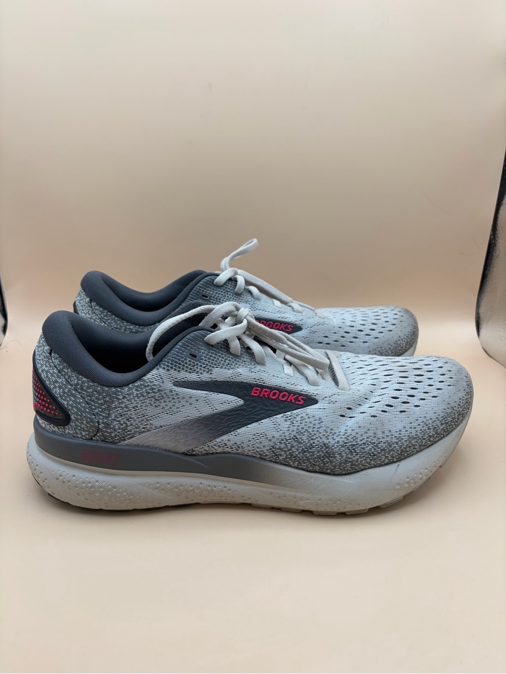 Brooks Ghost 16, Women’s Size 10 Gray Running Shoes